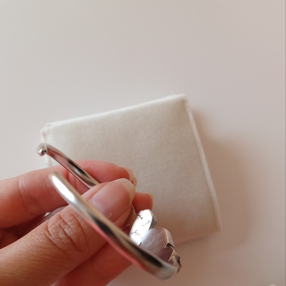 Kendra Scott Silver Bracelet & Earrings - Picture 5 of 13